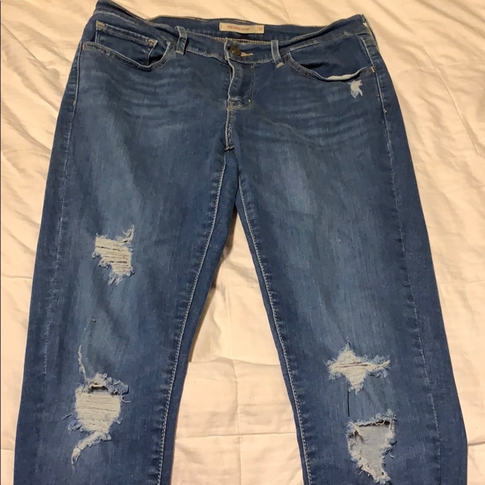Blue Levi’s ripped jeans